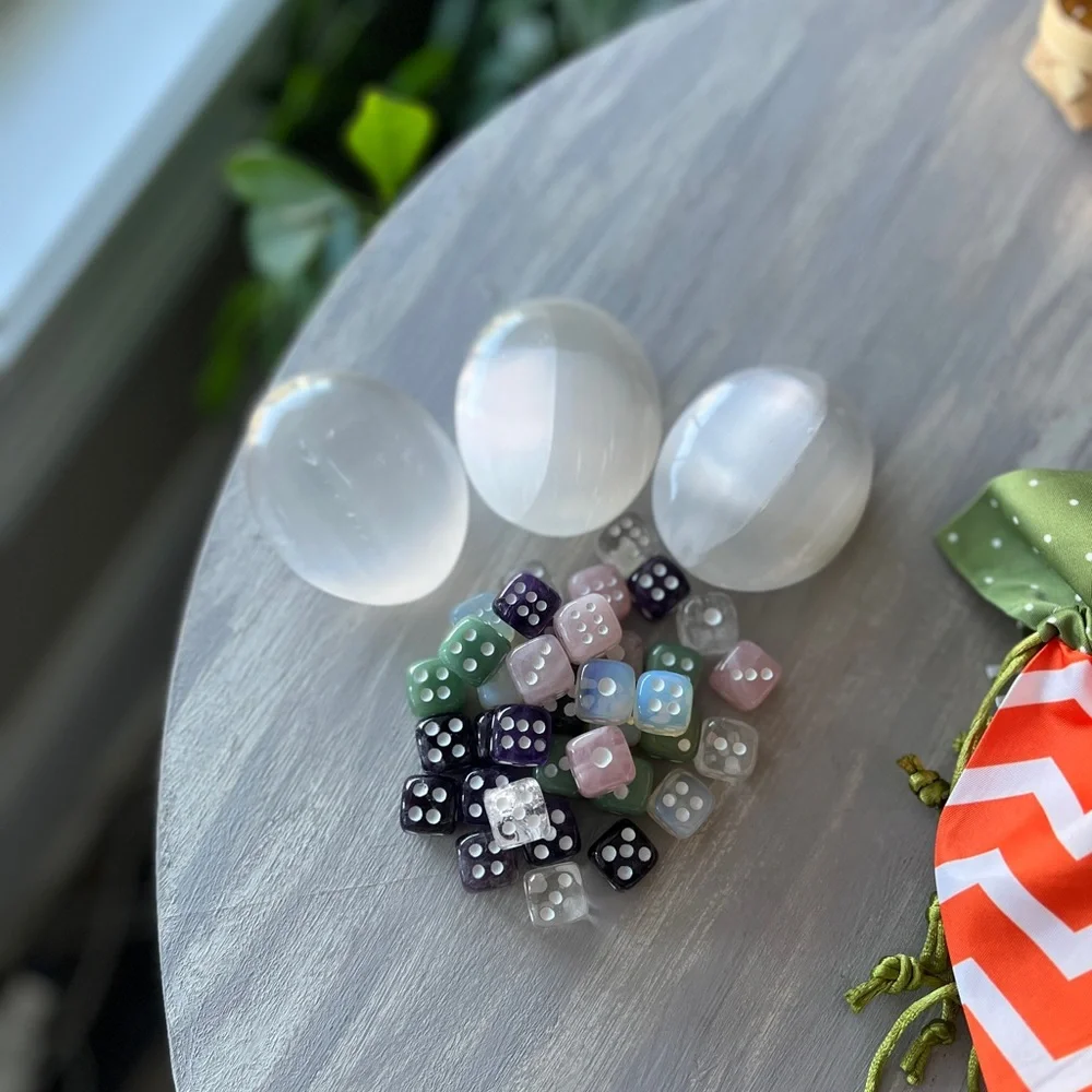 Rose Quartz dice pair - Picture 7 of 7